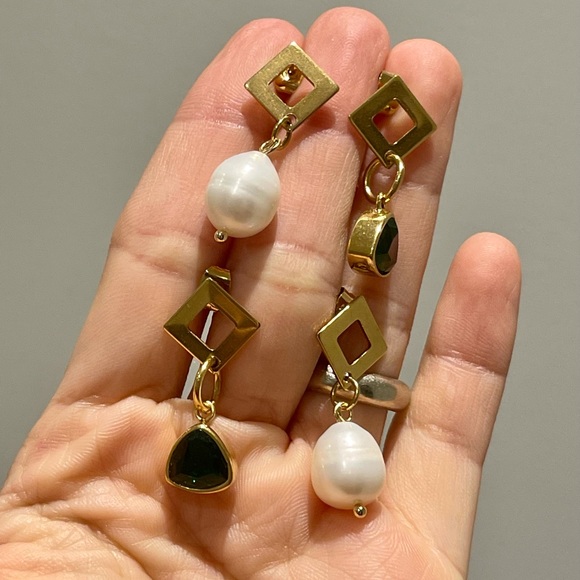 Fresh water Pearl drop gold  earrings - Picture 2 of 3